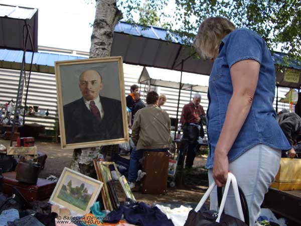 Постсоветское фото. Ленин всегда живой. Фото В. Пятинина